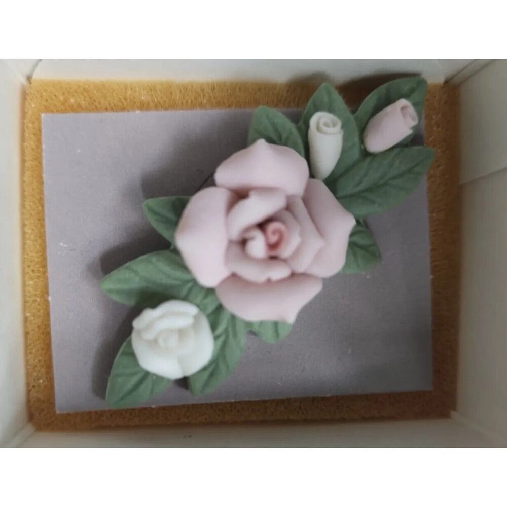 Vintage Avon Porcelain Petals Pin 1987 Flowers Rose Brooch Jewelry In Box /15